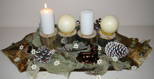 Adventsgesteck mit Naturmaterialien