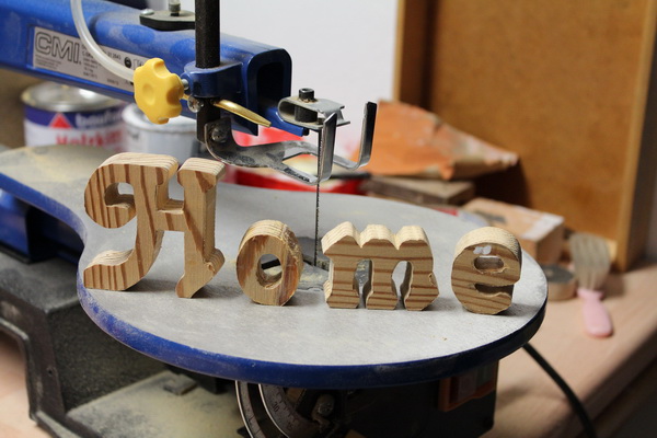 DIY: Holzbuchstaben mit Dekupiersäge selbst herstellen ...
